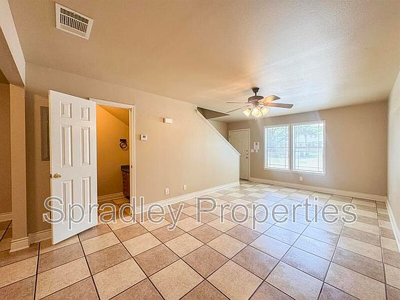 3rd image of 1035 N Wall St