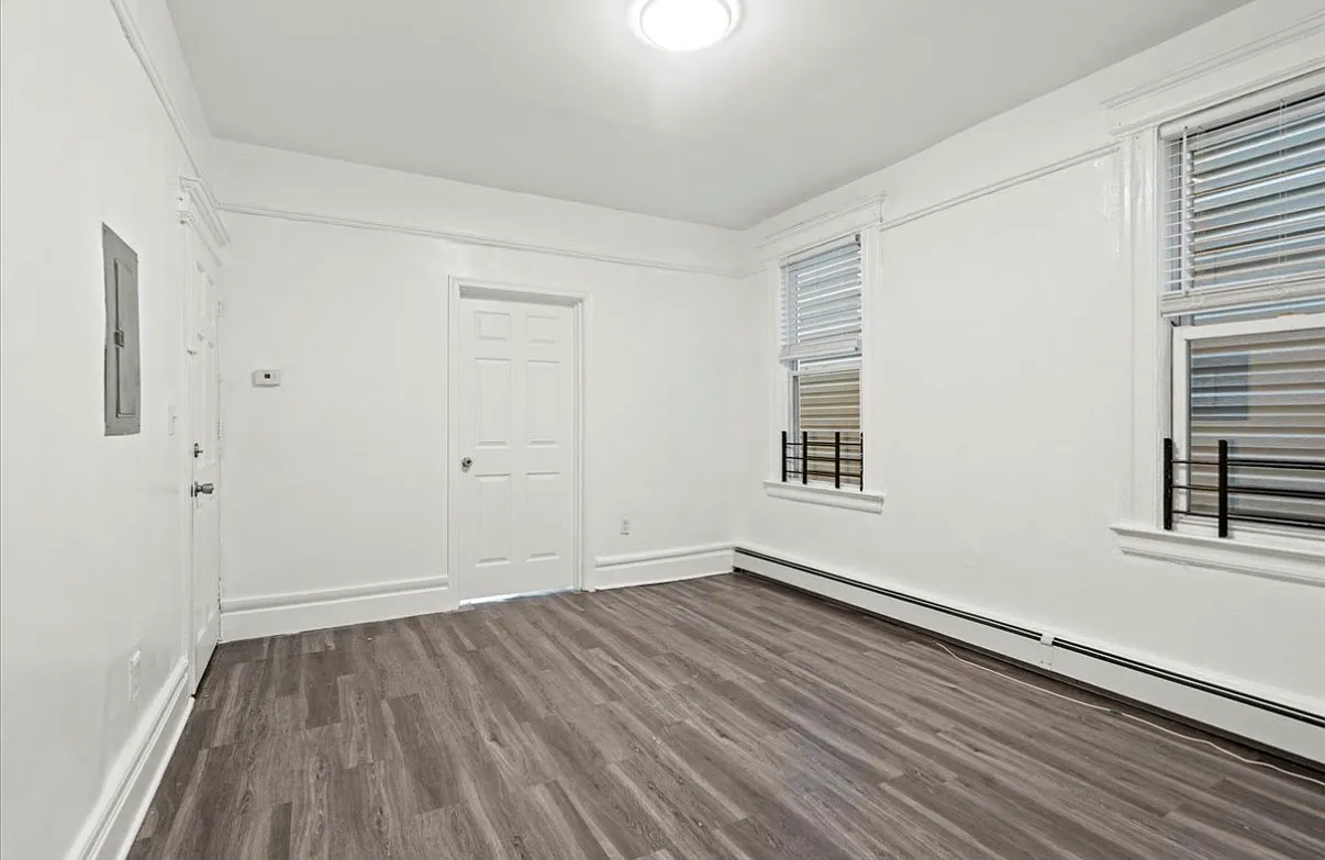 3 bed, 1000 sqft, $2,150 — Photo 4