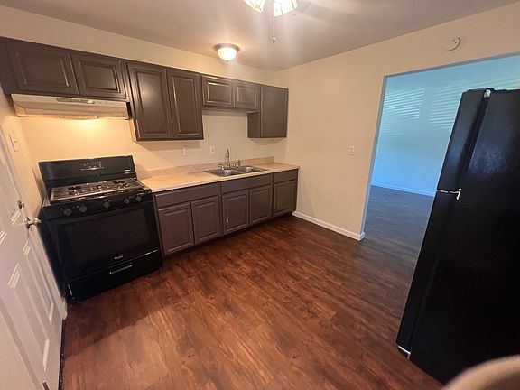 2nd image of 824 Loyola Dr #824