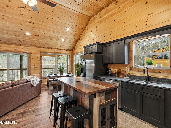 5th image of 1559 Sky View Dr