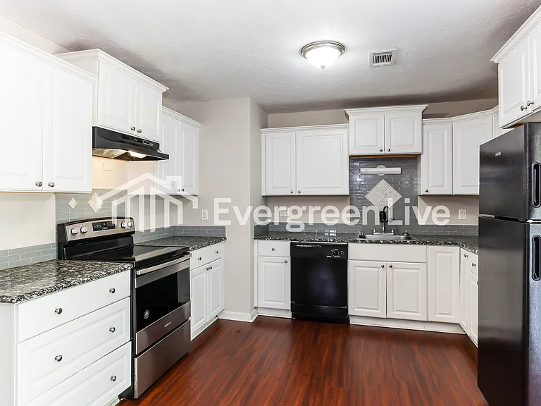2640 Crosscreek Rd — Photo 6