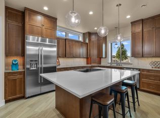 61649 Hosmer Lake Dr, Bend, OR 97702