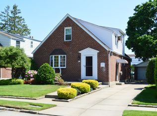 105 Dianne St, Valley Stream, NY 11580