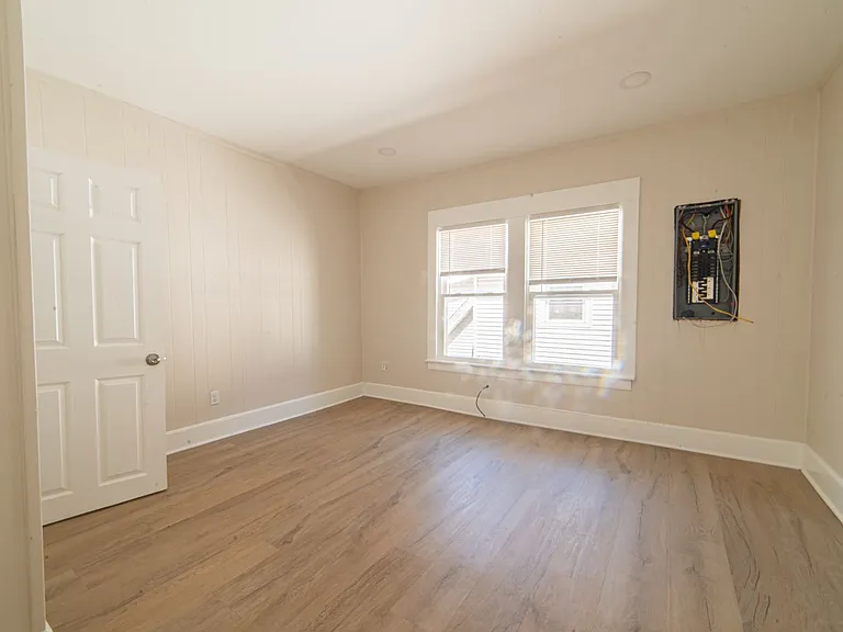 730 E Montrose St — Photo 2