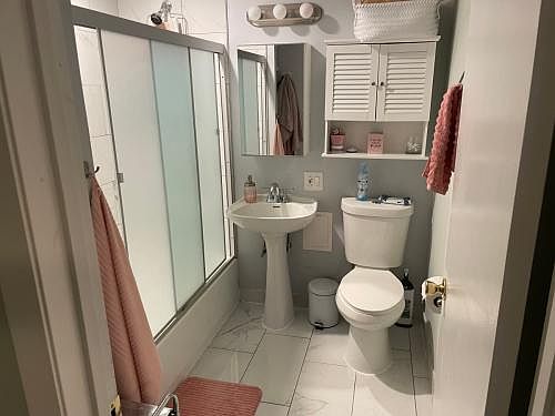 4th image of 2032 N Winchester Ave APT 1R