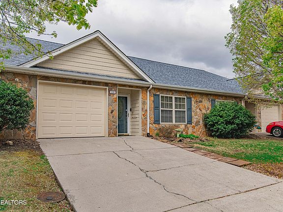 3rd image of 5285 Avery Woods Ln
