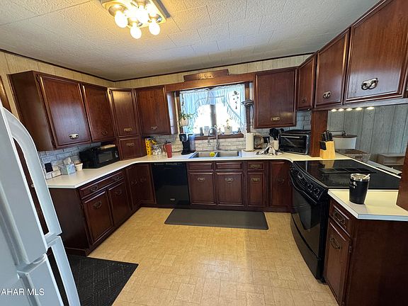 2nd image of 200 Beaver St