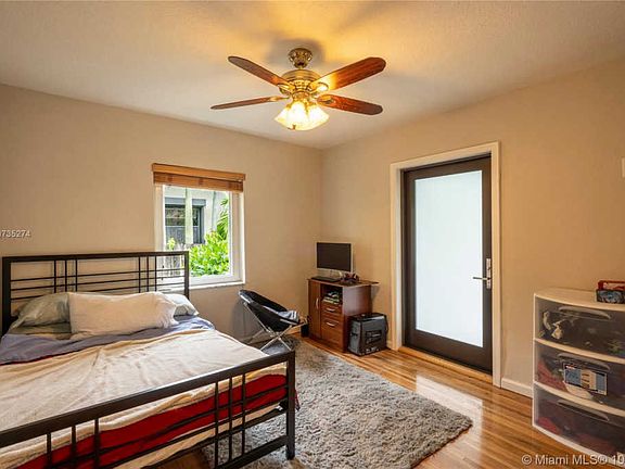 5th image of 710 Oriole Ave