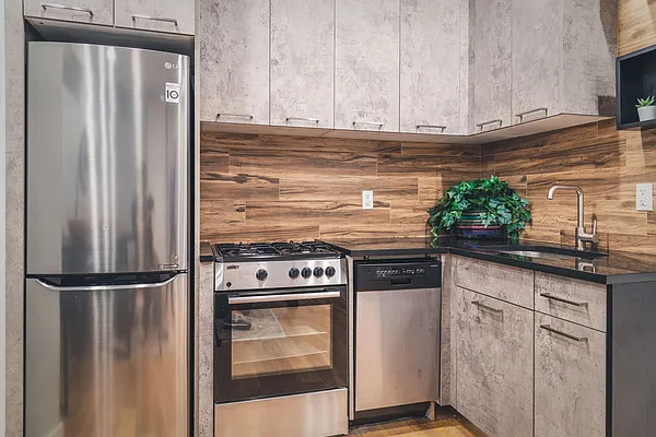 Rented by Venn NY Inc | media 9