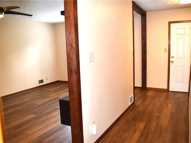 2264 Post Oak Dr — Photo 3