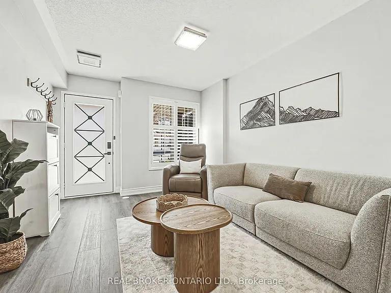 2259 Seton Cres — Photo 4