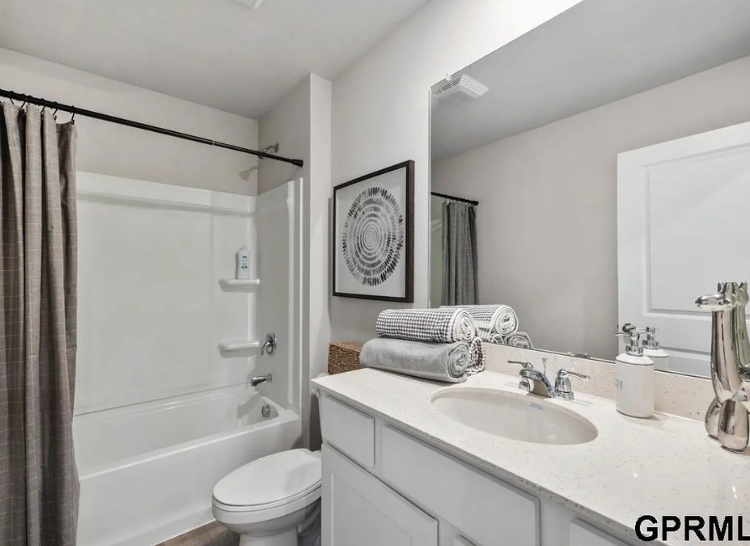 4 bed, 2191 sqft, $2,950 — Photo 2