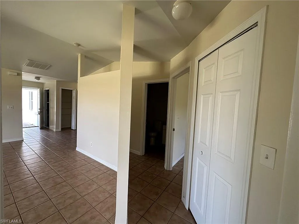 3 bed, 2.0 bath, 2564 sqft, $1,500 — Photo 4