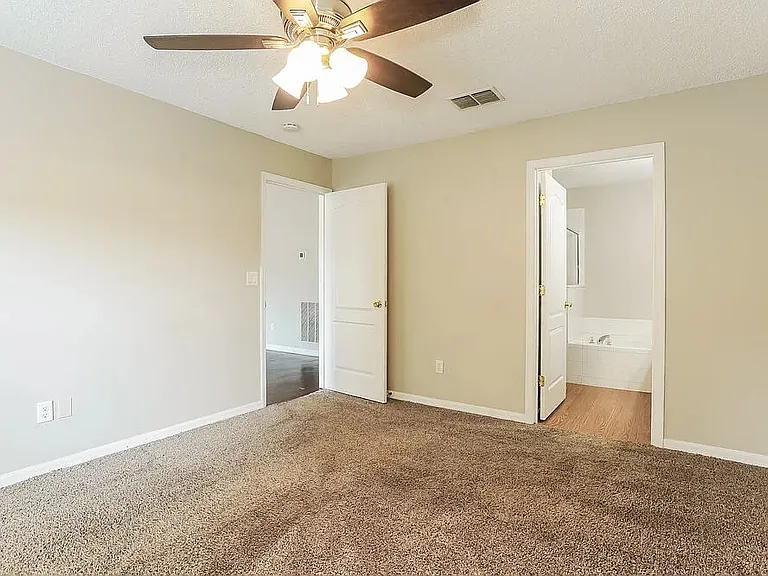 136 Dover Bluff Dr — Photo 5
