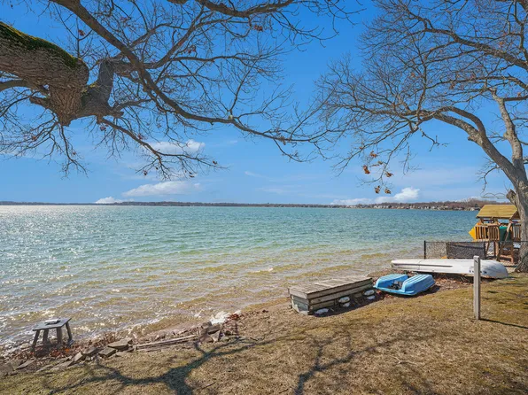 3608 E Shore Dr, Portage, MI 49002