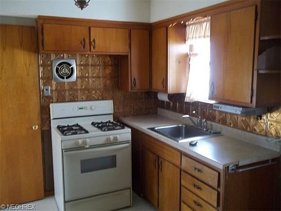 4th image of 4710 Southwood Dr