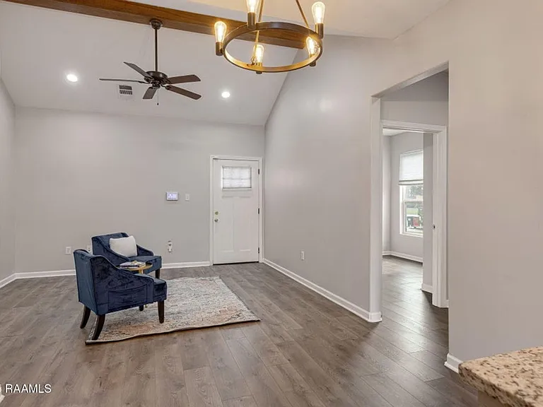 109 Tyreek Dr — Photo 5