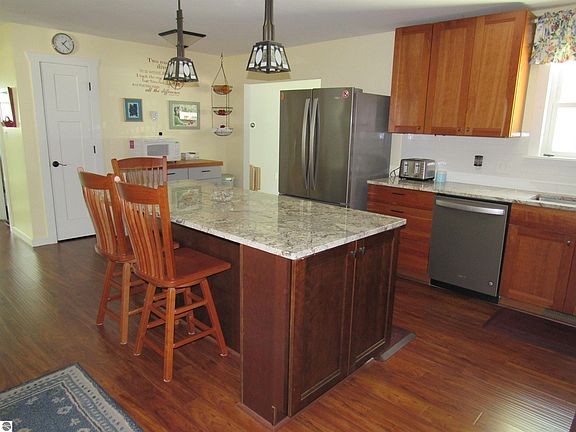 4th image of 931 Geller Ct