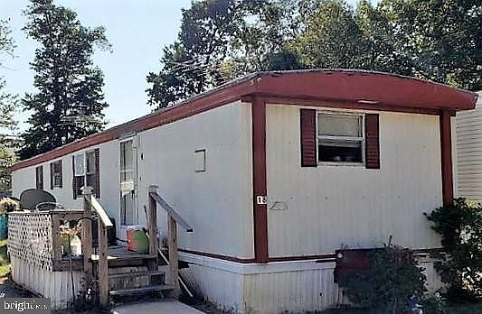 1st image of 18 Rosewood Dr