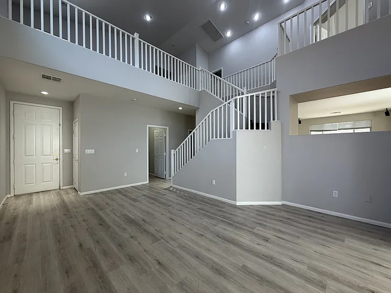 148 Macoby Run St — Photo 4