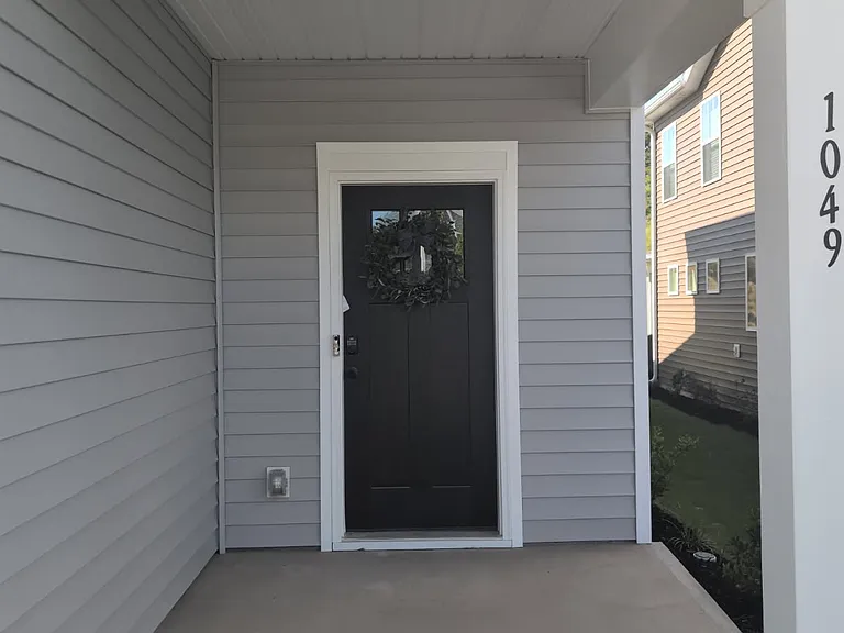 1049 Nadine Way — Photo 7