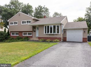 19 N Avon Dr, Claymont, DE 19703