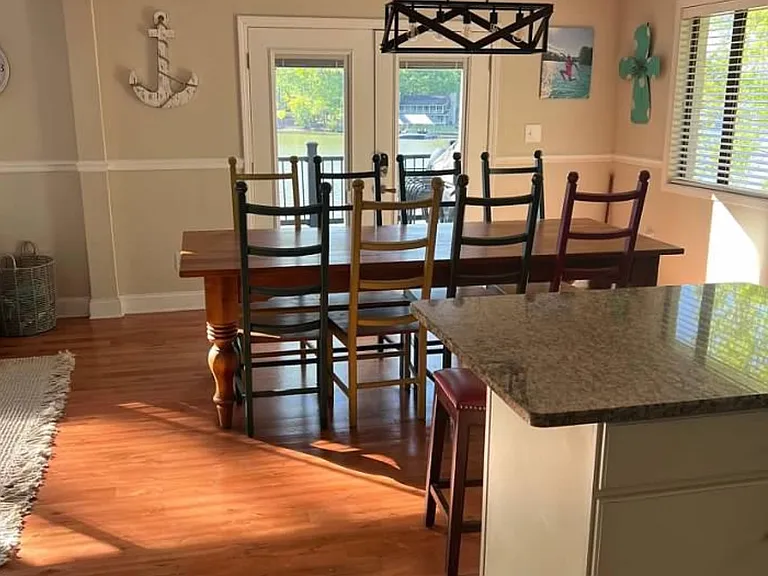 801 Holiday Dr — Photo 4