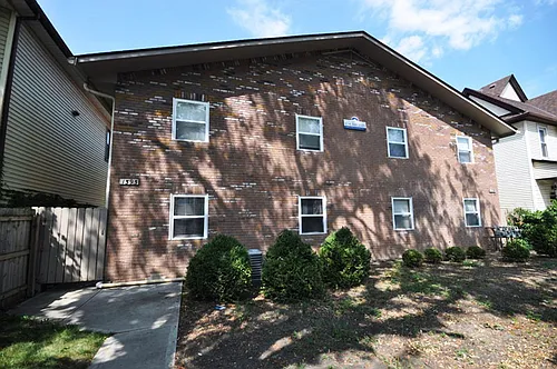 1393 Summit St Photo 1