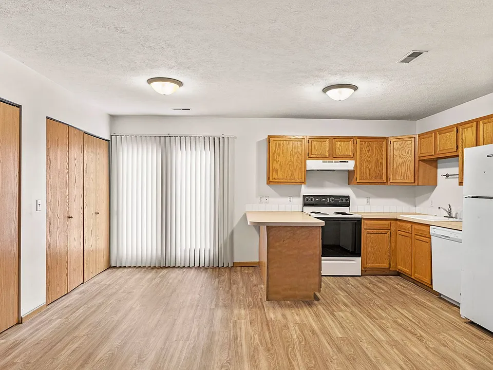 526-528 Lamont