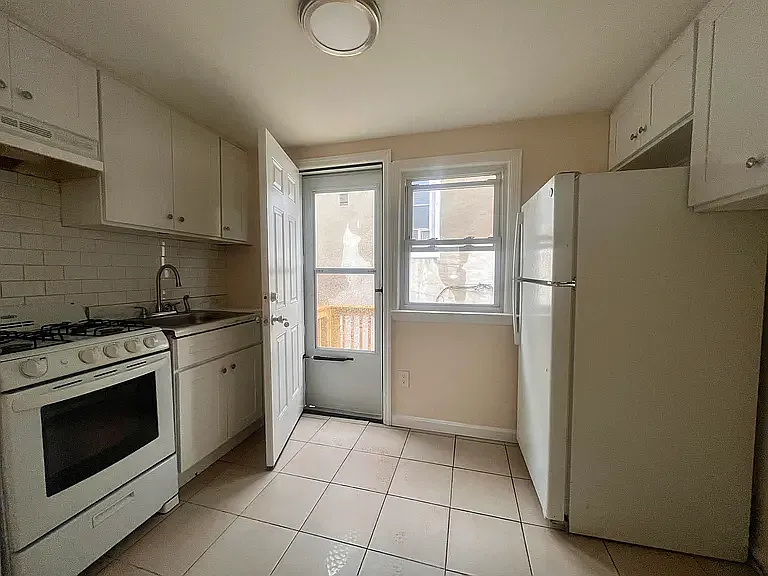 46 Leo Pl #2 — Photo 6