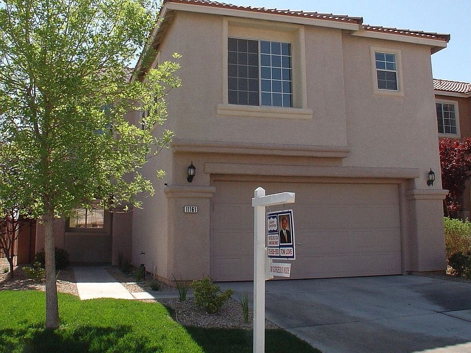 Beautiful family home in prime Summerlin location