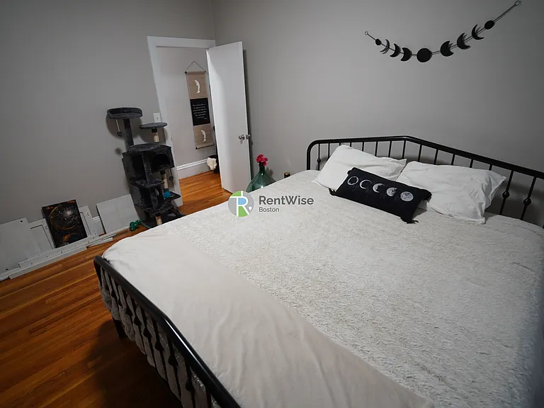 1457 Beacon St #26 — Photo 2