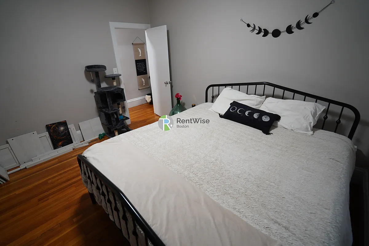 Building Photo - 1457 Beacon St #26