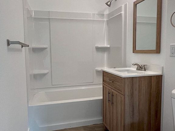 Full Bathroom on Main Floor