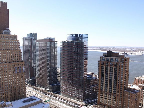 5th image of 88 Greenwich St APT 2904