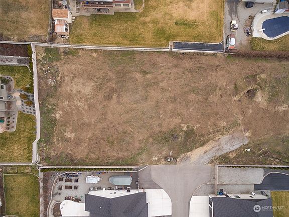 2nd image of 443 NW Spruce Court