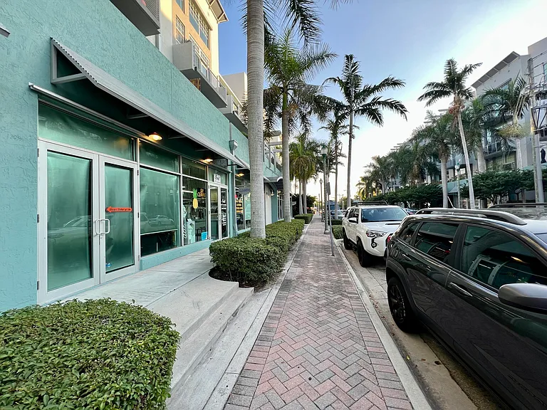 185 NE 4th Ave #203 — Photo 42
