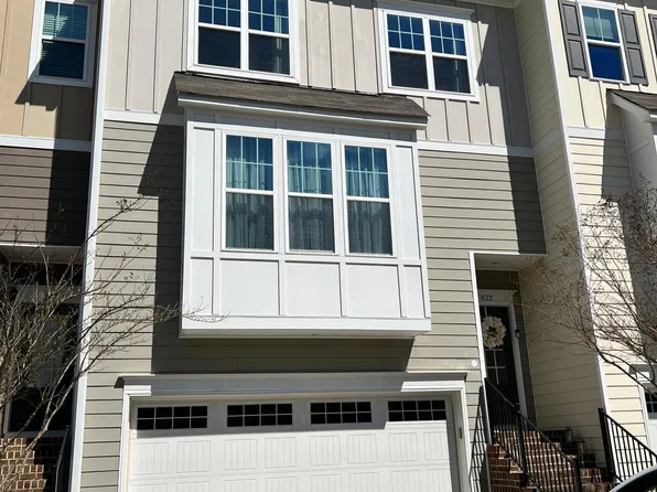 622 Edgewater Ridge Ct, Apex, NC 27523