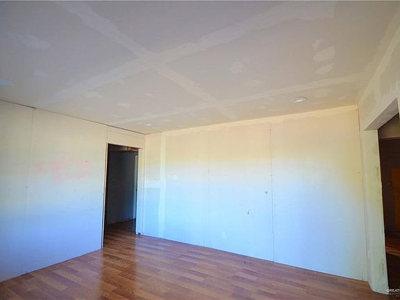 4th image of 1103 Garza St