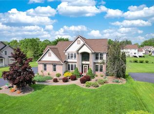 19 Whitespire Ln, Webster, NY 14580