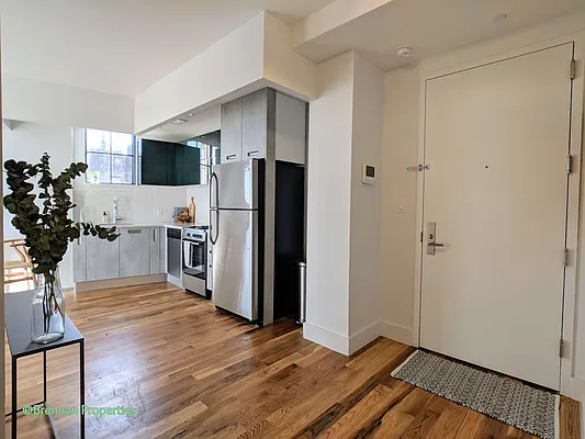 Rented by Manhattan Management LLC | media 73