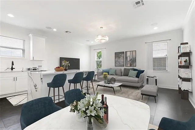 2105 Bienville St — Photo 3