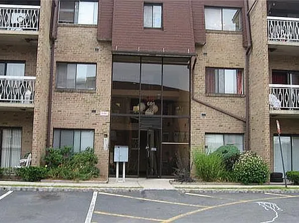 610 Kennedy Dr, Spring Valley, NY 10977