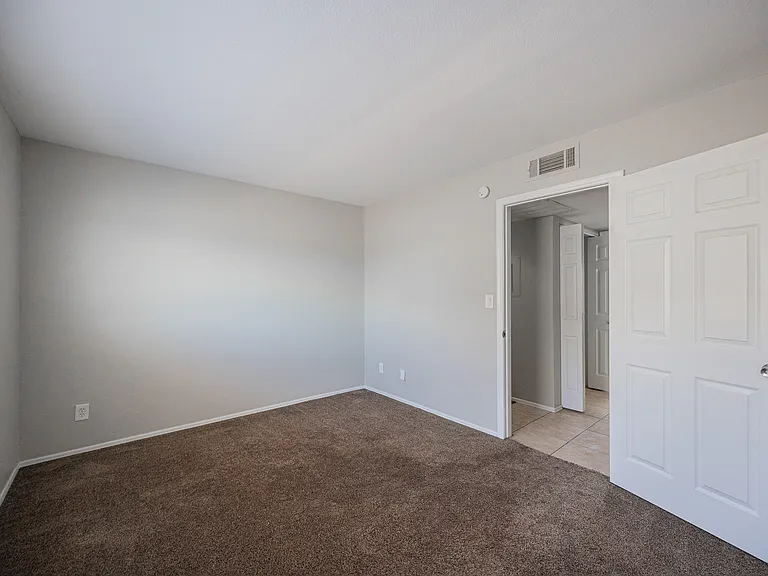 1055 W 5th St #18 — Photo 15