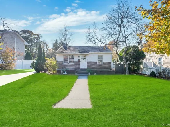 14 Weichers Street, Ronkonkoma, NY 11779