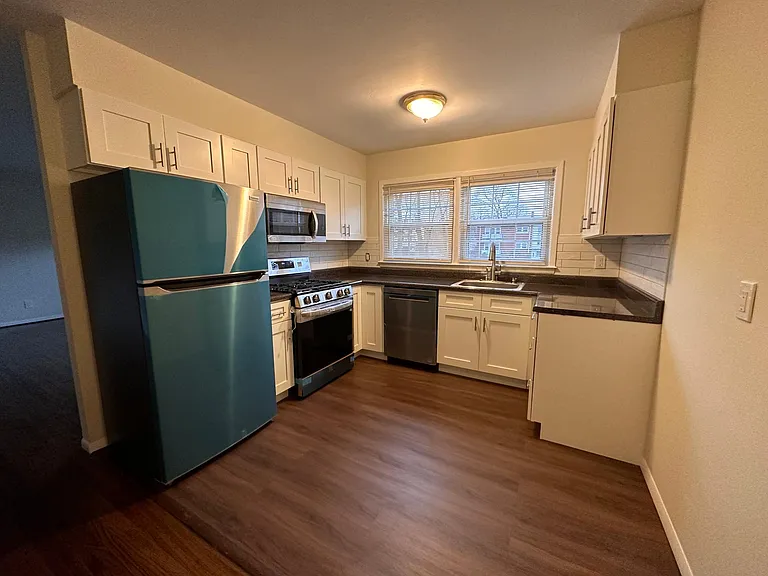 30 S Henry St #8B — Photo 8