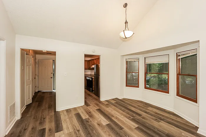 7074 Williamsburg Dr — Photo 5