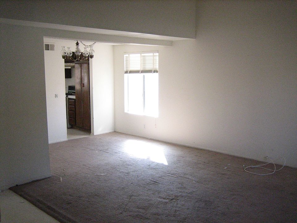 2nd image of 21926 Grovepark Dr