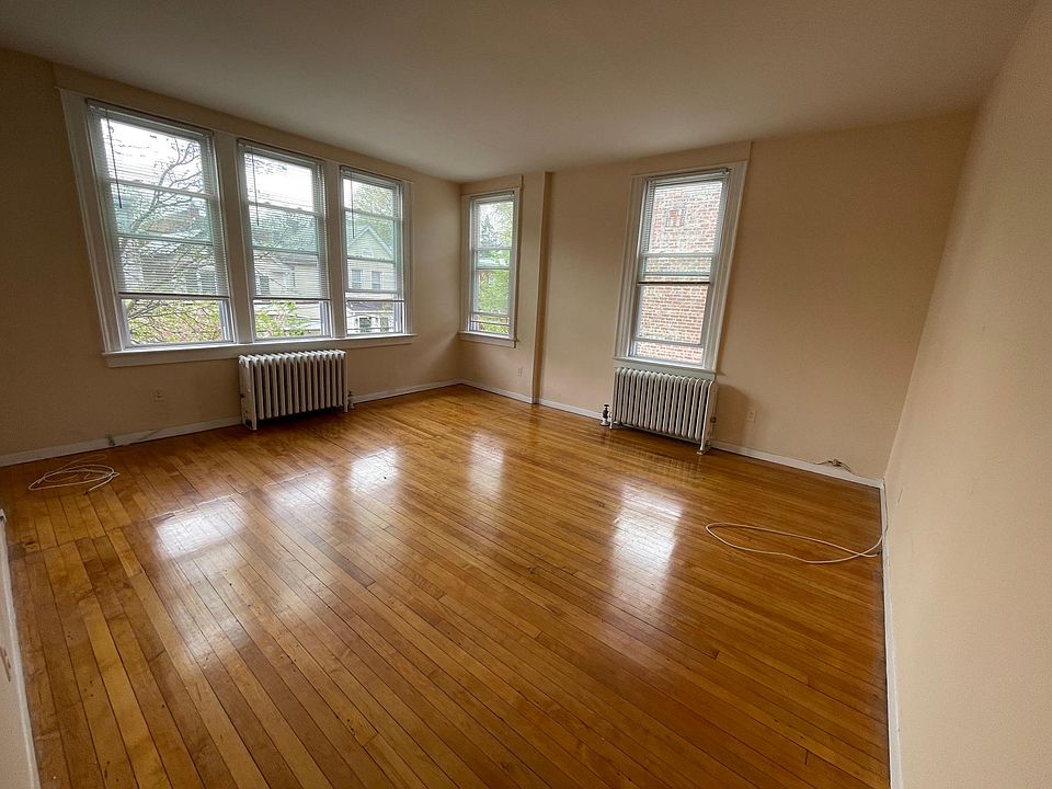 2nd image of 265 E 235th St #2A