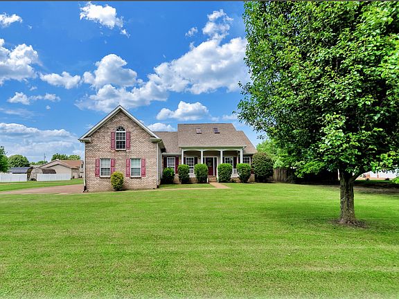2nd image of 606 Hunterwood Dr